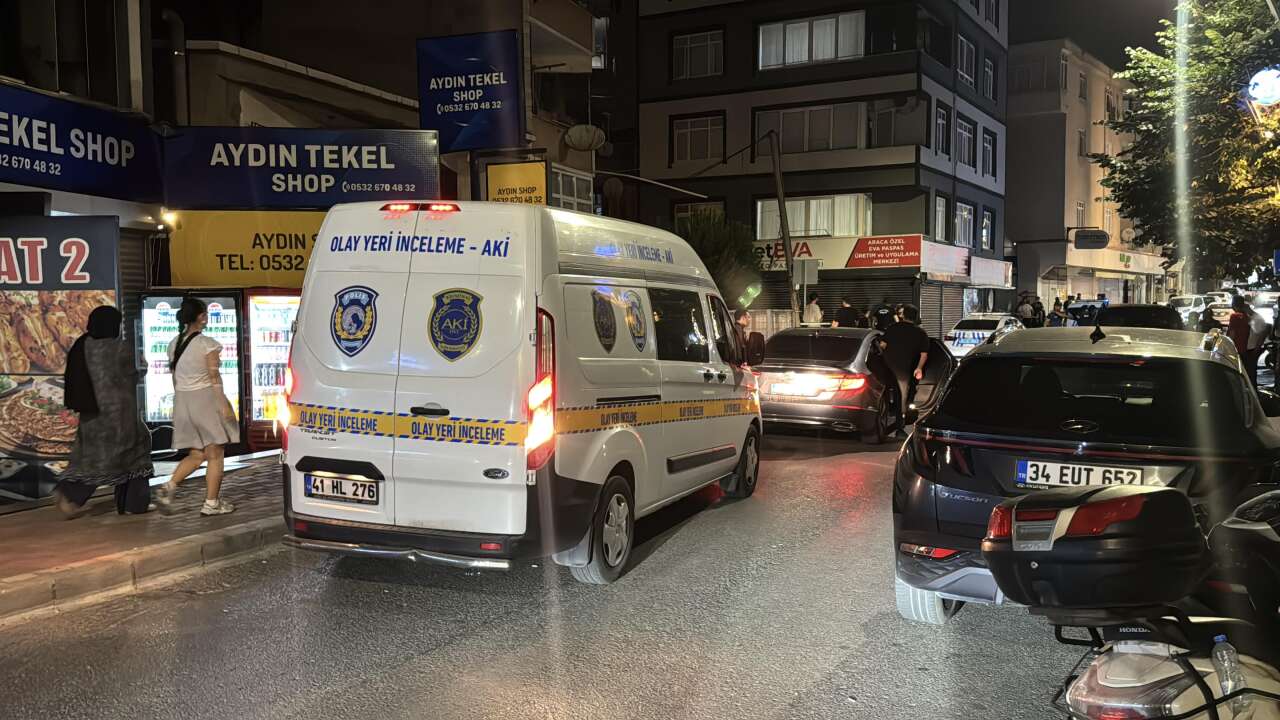 Cadde üzerinde silahlı çatışma! 17 yaşındaki genç hayatını kaybetti 4
